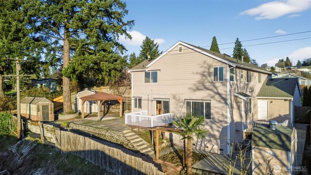 2103 NE 6th Cir, Renton, WA 98056