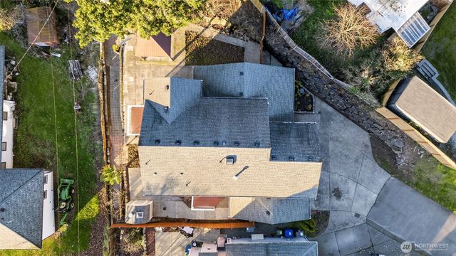 2103 NE 6th Cir, Renton, WA 98056