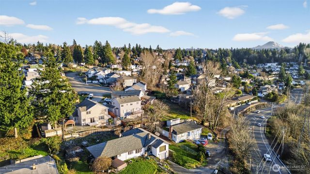 2103 NE 6th Cir, Renton, WA 98056