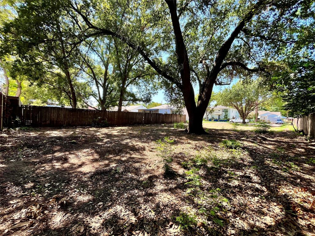 225 Sunset Lane, Fort Worth, TX 76114