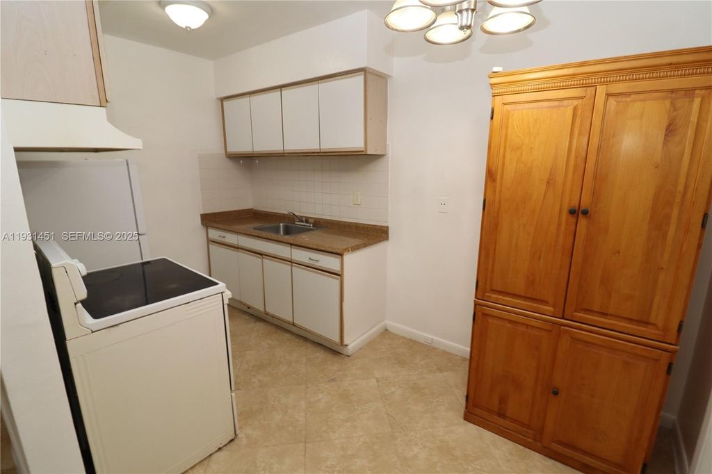 1708 N 16th Ave 4, Hollywood, FL 33020