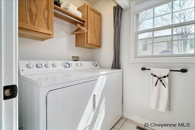 5434 SUNSET DR, Cheyenne, WY 82009