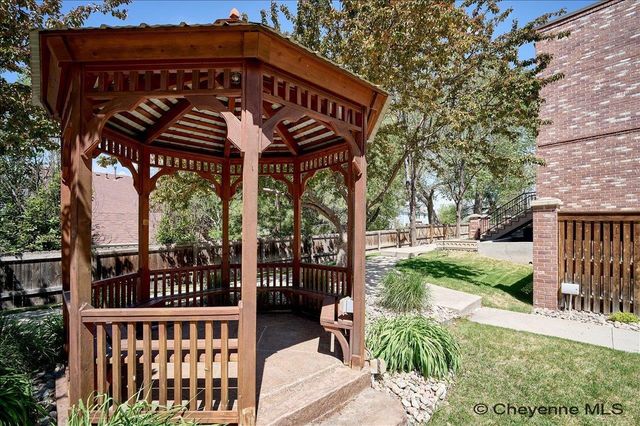 5434 SUNSET DR, Cheyenne, WY 82009