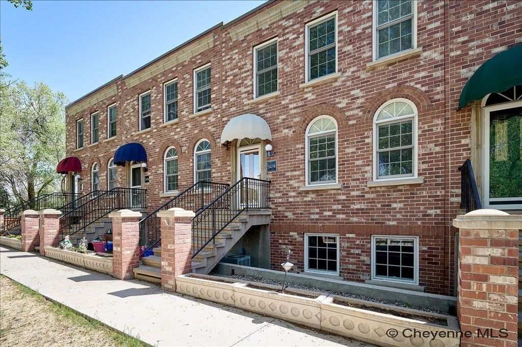 5434 SUNSET DR, Cheyenne, WY 82009