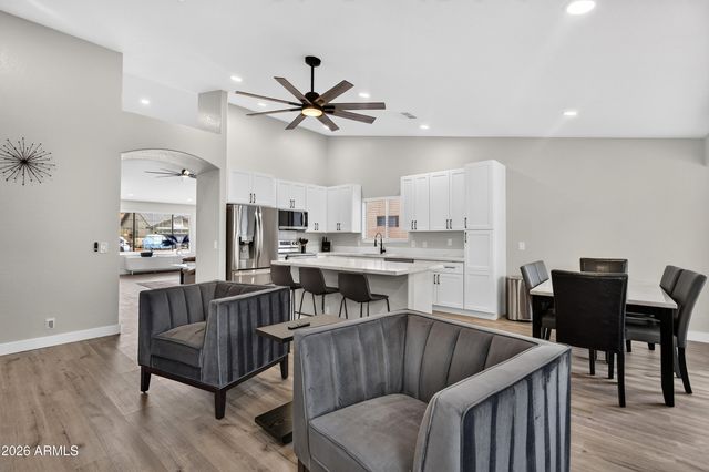 8947 W SIERRA VISTA Drive, Glendale, AZ 85305