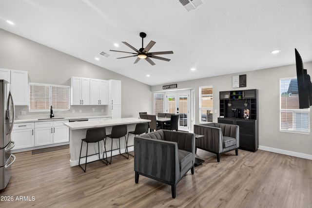 8947 W SIERRA VISTA Drive, Glendale, AZ 85305