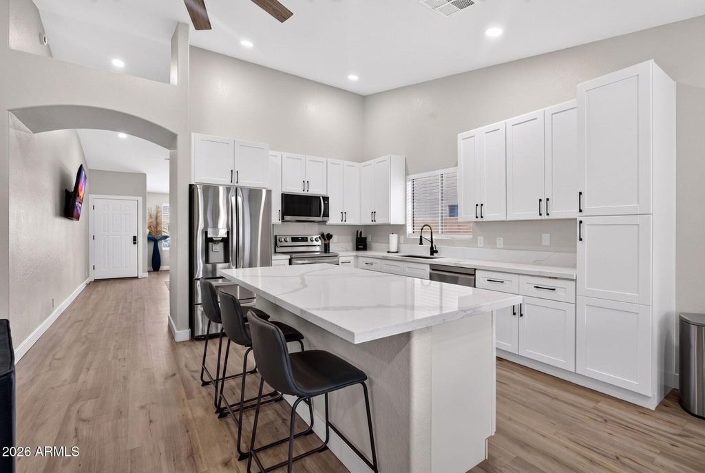 8947 W SIERRA VISTA Drive, Glendale, AZ 85305