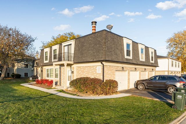 2125 N GINGER CREEK Drive 2125, Palatine, IL 60074