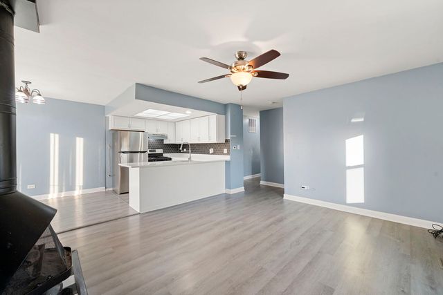 2125 N GINGER CREEK Drive 2125, Palatine, IL 60074