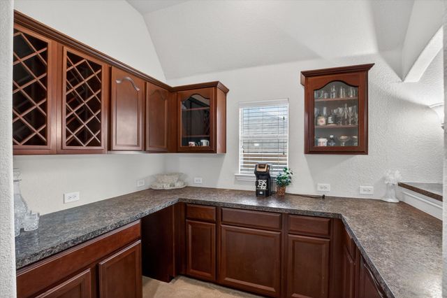 6601 Vintage Drive, Arlington, TX 76001