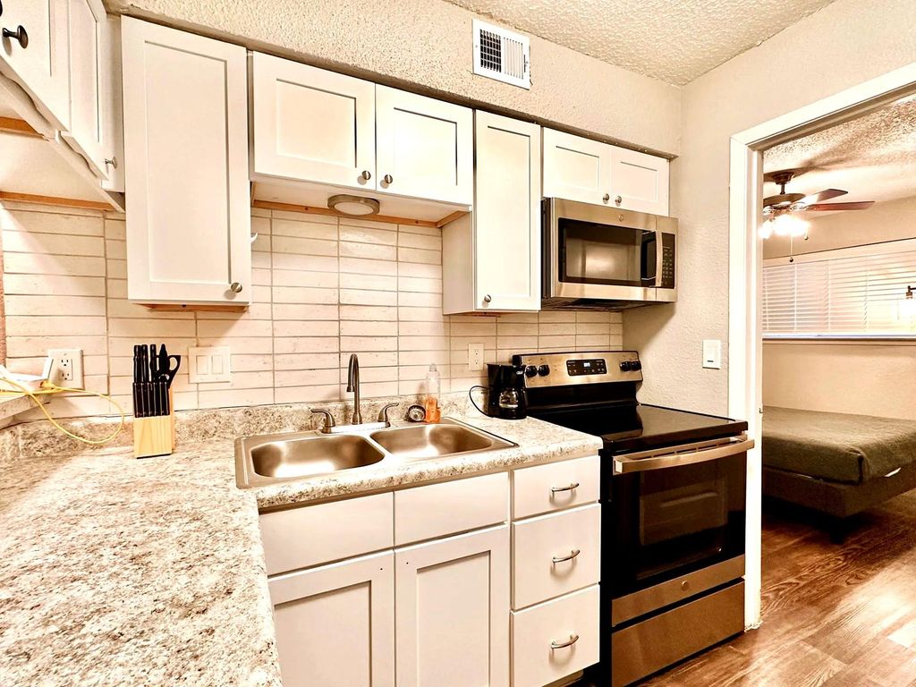 2808 Whitis Ave C207, Austin, TX 78705