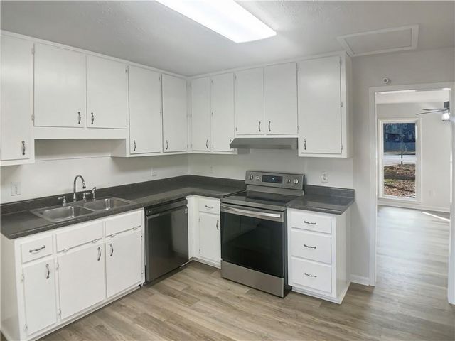 304 Lamden Court, Lawrenceville, GA 30046