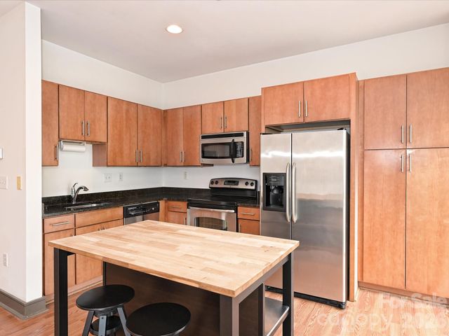 2200 Lyndhurst Avenue 102, Charlotte, NC 28203