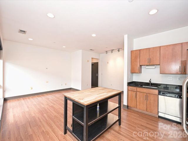 2200 Lyndhurst Avenue 102, Charlotte, NC 28203