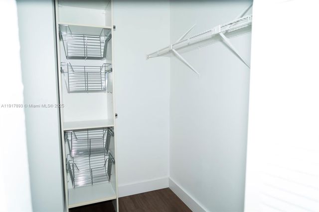 105 Lake Emerald Dr 311, Oakland Park, FL 33309