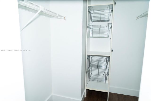 105 Lake Emerald Dr 311, Oakland Park, FL 33309