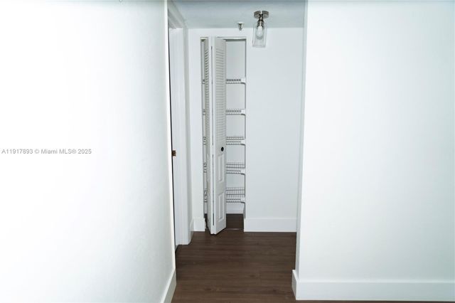 105 Lake Emerald Dr 311, Oakland Park, FL 33309