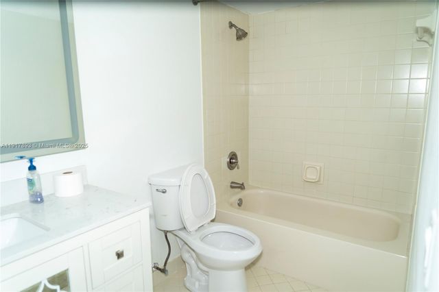 105 Lake Emerald Dr 311, Oakland Park, FL 33309