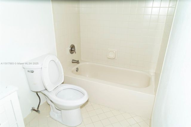 105 Lake Emerald Dr 311, Oakland Park, FL 33309