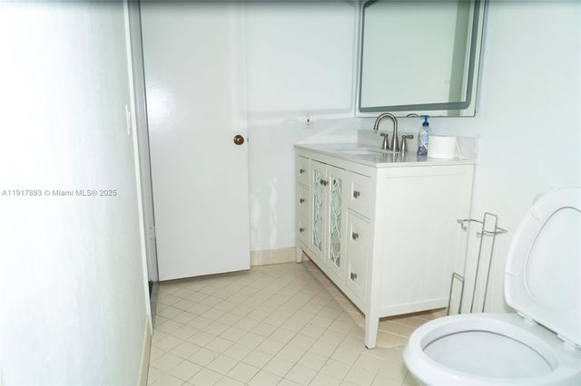 105 Lake Emerald Dr 311, Oakland Park, FL 33309