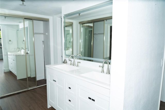 105 Lake Emerald Dr 311, Oakland Park, FL 33309