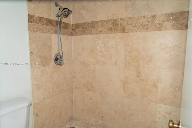 105 Lake Emerald Dr 311, Oakland Park, FL 33309