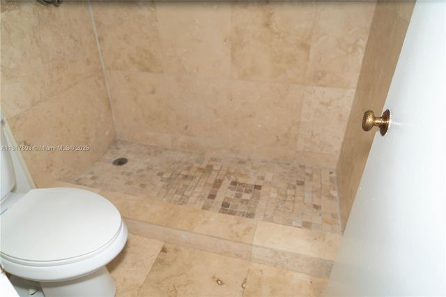 105 Lake Emerald Dr 311, Oakland Park, FL 33309