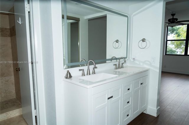 105 Lake Emerald Dr 311, Oakland Park, FL 33309