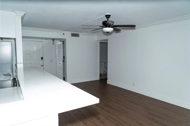 105 Lake Emerald Dr 311, Oakland Park, FL 33309