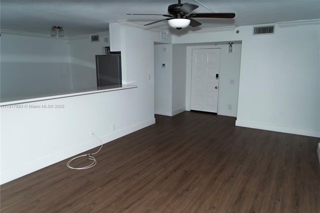 105 Lake Emerald Dr 311, Oakland Park, FL 33309