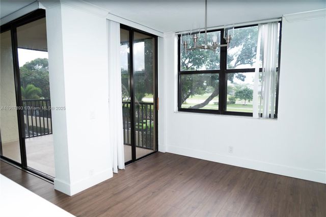 105 Lake Emerald Dr 311, Oakland Park, FL 33309