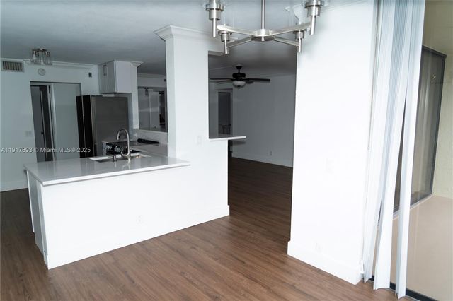 105 Lake Emerald Dr 311, Oakland Park, FL 33309