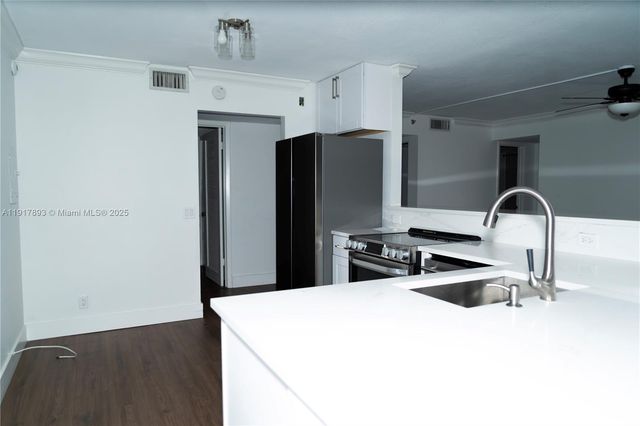 105 Lake Emerald Dr 311, Oakland Park, FL 33309