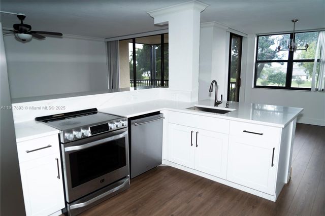 105 Lake Emerald Dr 311, Oakland Park, FL 33309