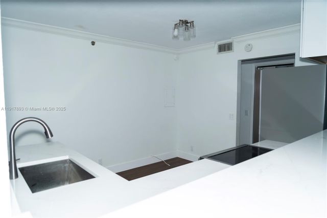 105 Lake Emerald Dr 311, Oakland Park, FL 33309