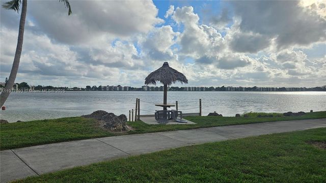 105 Lake Emerald Dr 311, Oakland Park, FL 33309