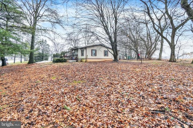 19367 S BARRENS RD S, Stewartstown, PA 17363