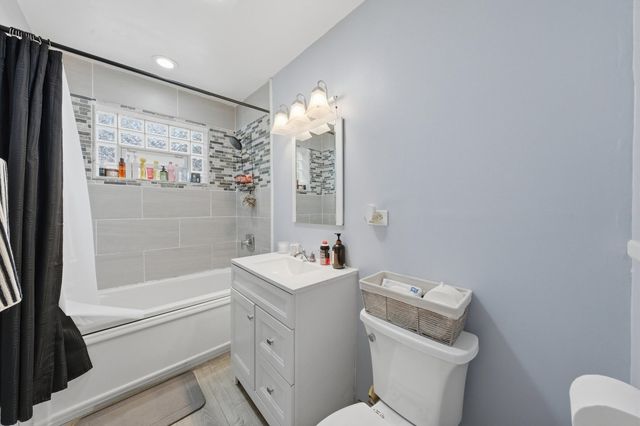 9013 S 49th Court, Oak Lawn, IL 60453
