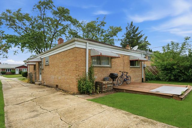 9013 S 49th Court, Oak Lawn, IL 60453
