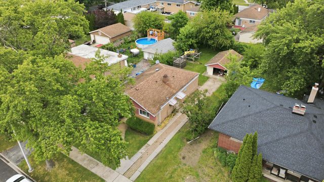 9013 S 49th Court, Oak Lawn, IL 60453