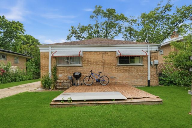 9013 S 49th Court, Oak Lawn, IL 60453