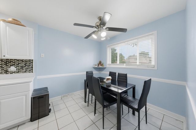 9013 S 49th Court, Oak Lawn, IL 60453