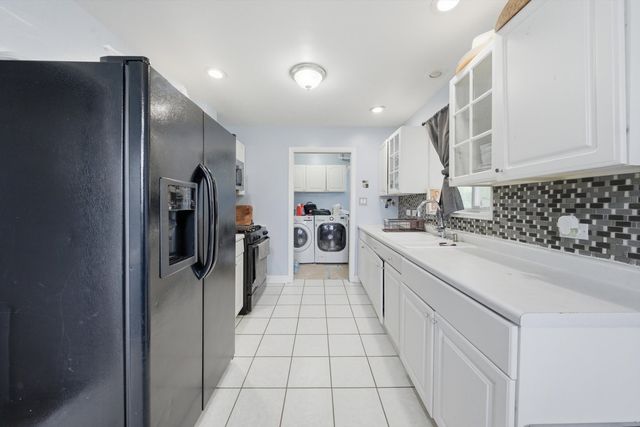 9013 S 49th Court, Oak Lawn, IL 60453