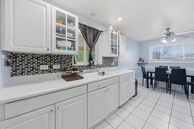 9013 S 49th Court, Oak Lawn, IL 60453