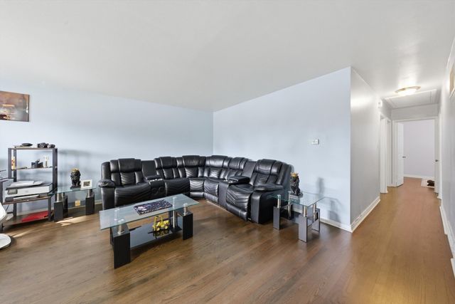 9013 S 49th Court, Oak Lawn, IL 60453