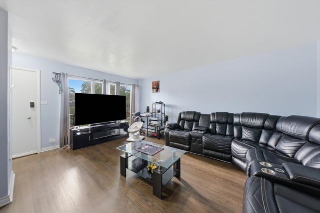 9013 S 49th Court, Oak Lawn, IL 60453