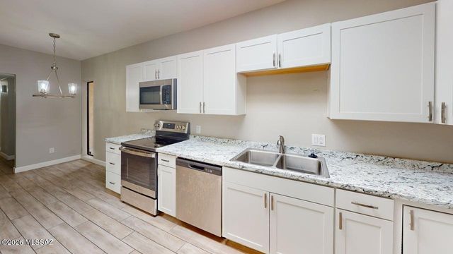 1949 N Swan Rd Unit 29, Tucson, AZ 85712