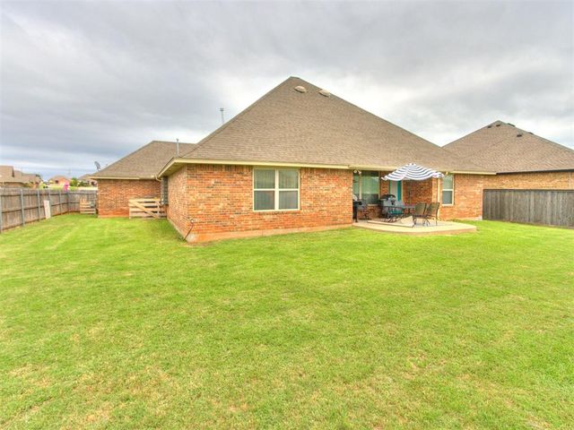 1105 Julies Trail, Moore, OK 73160