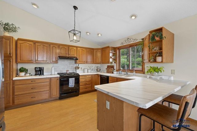 12674 RIDGEVIEW DR, Hot Springs, SD 57747