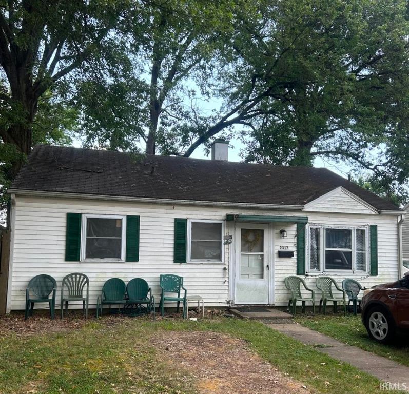 2317 MAPLEWOOD Circle, Evansville, IN 47714